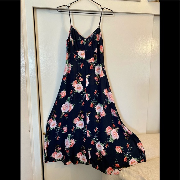 Ever New Melbourne Dresses & Skirts - EVER NEW MELBOURNE, new without tags, beautiful floral dress, size 4